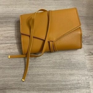 Glass Ladder & Co. Katherine Tech Organizer Travel Roll Honey Causebox